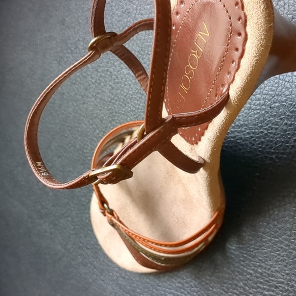 AEROSOLES. Sandals. Brown. Size 6.5 M - Picture 11 of 16